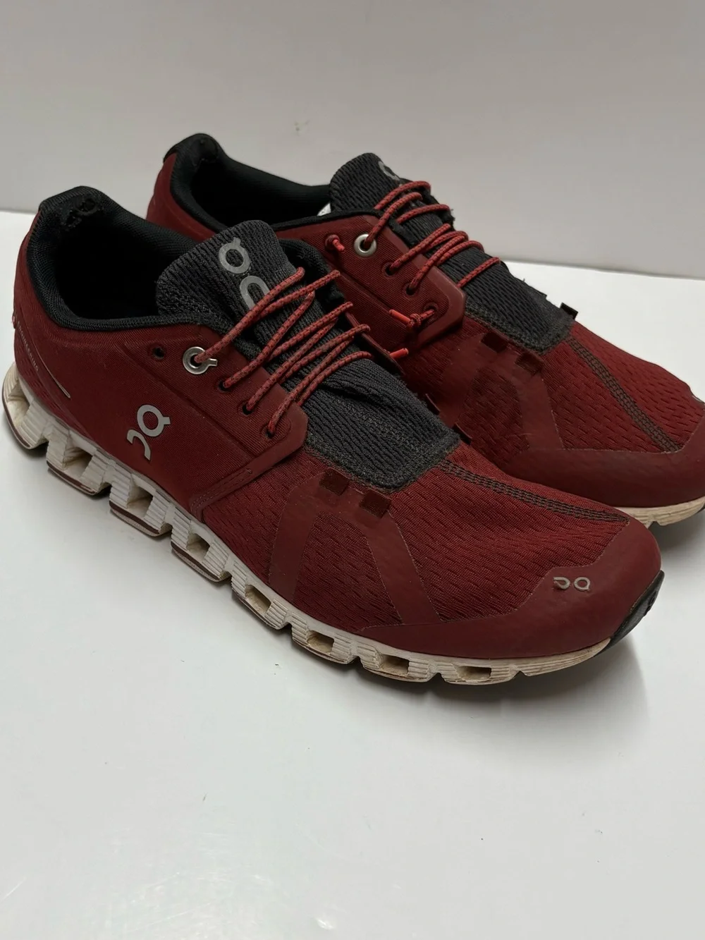 On Cloud Red and Black Athletic Tennis Running Shoes Burgundy Wine Sz 9.5